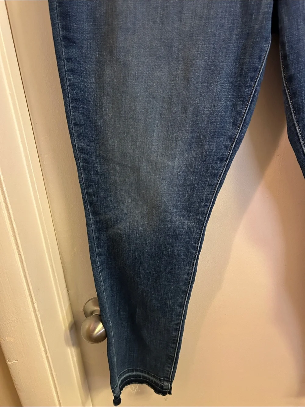 Levi's Women’s Dark Blue Skinny Jeans with Light Distressing